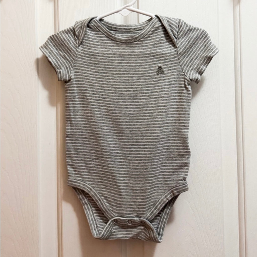 Kids GAP Grey & White Baby Onesie Size 9-12M
