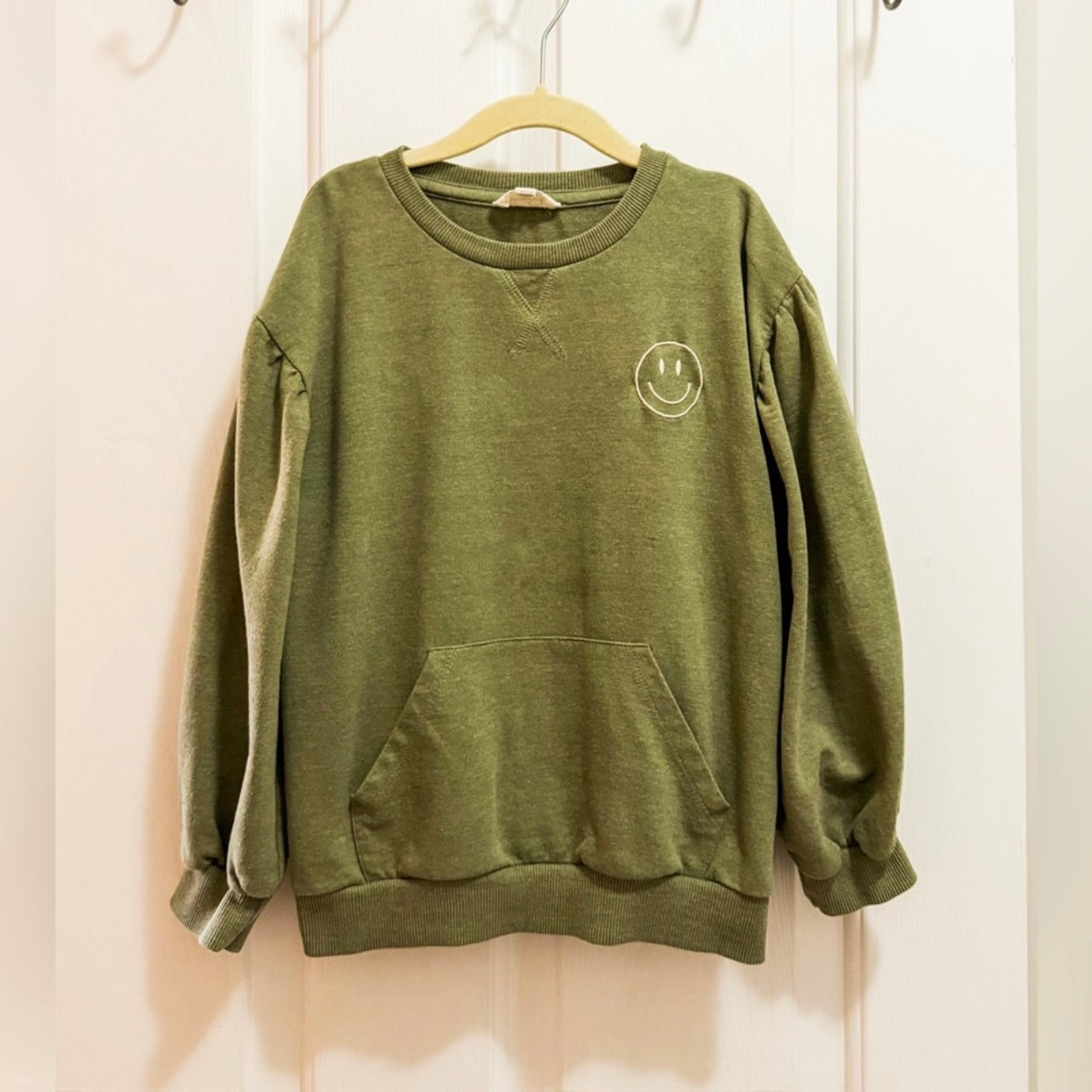 Kids Green Smiley Face Sweater Size 6X