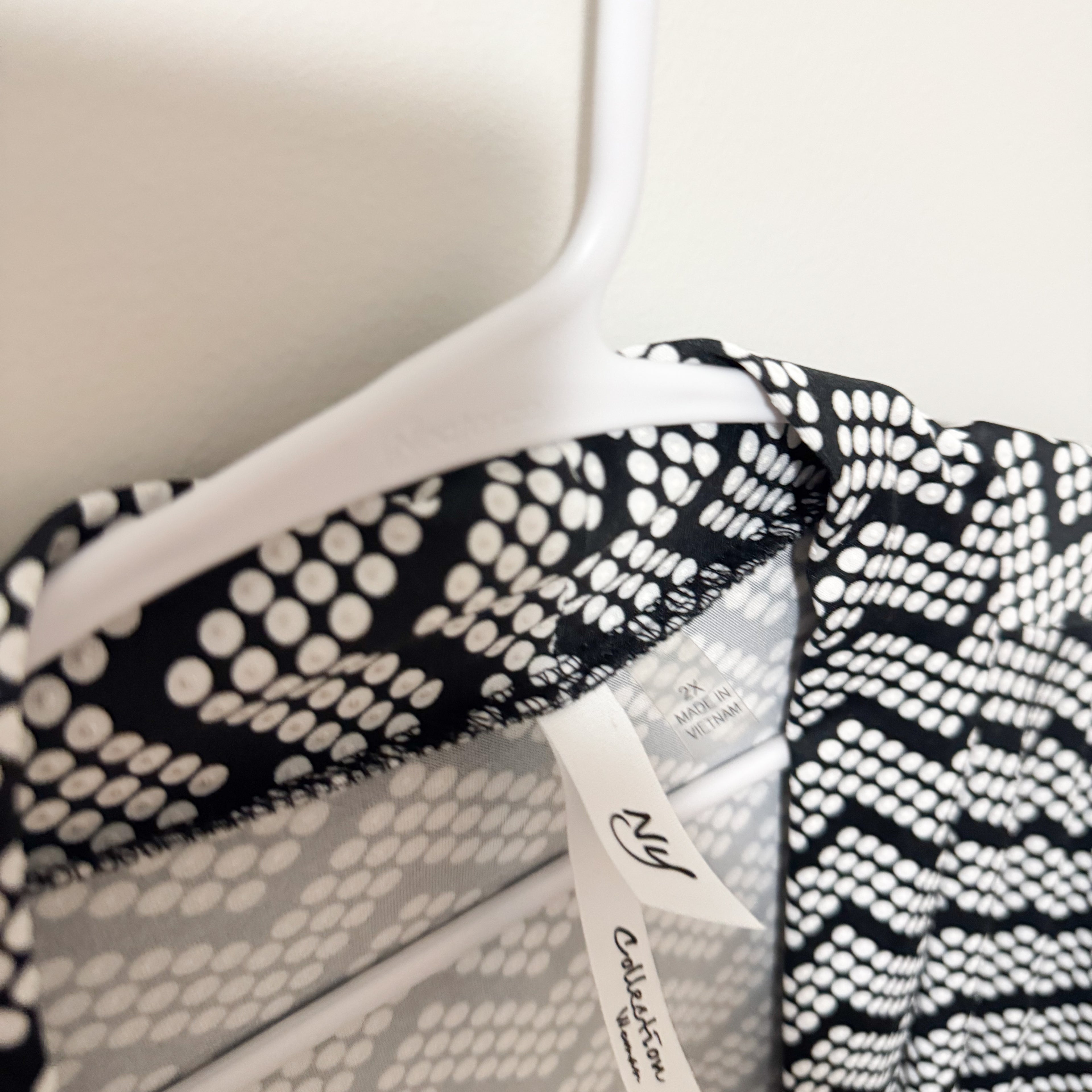 Women’s Black & White Patterned Blouse Size 2X