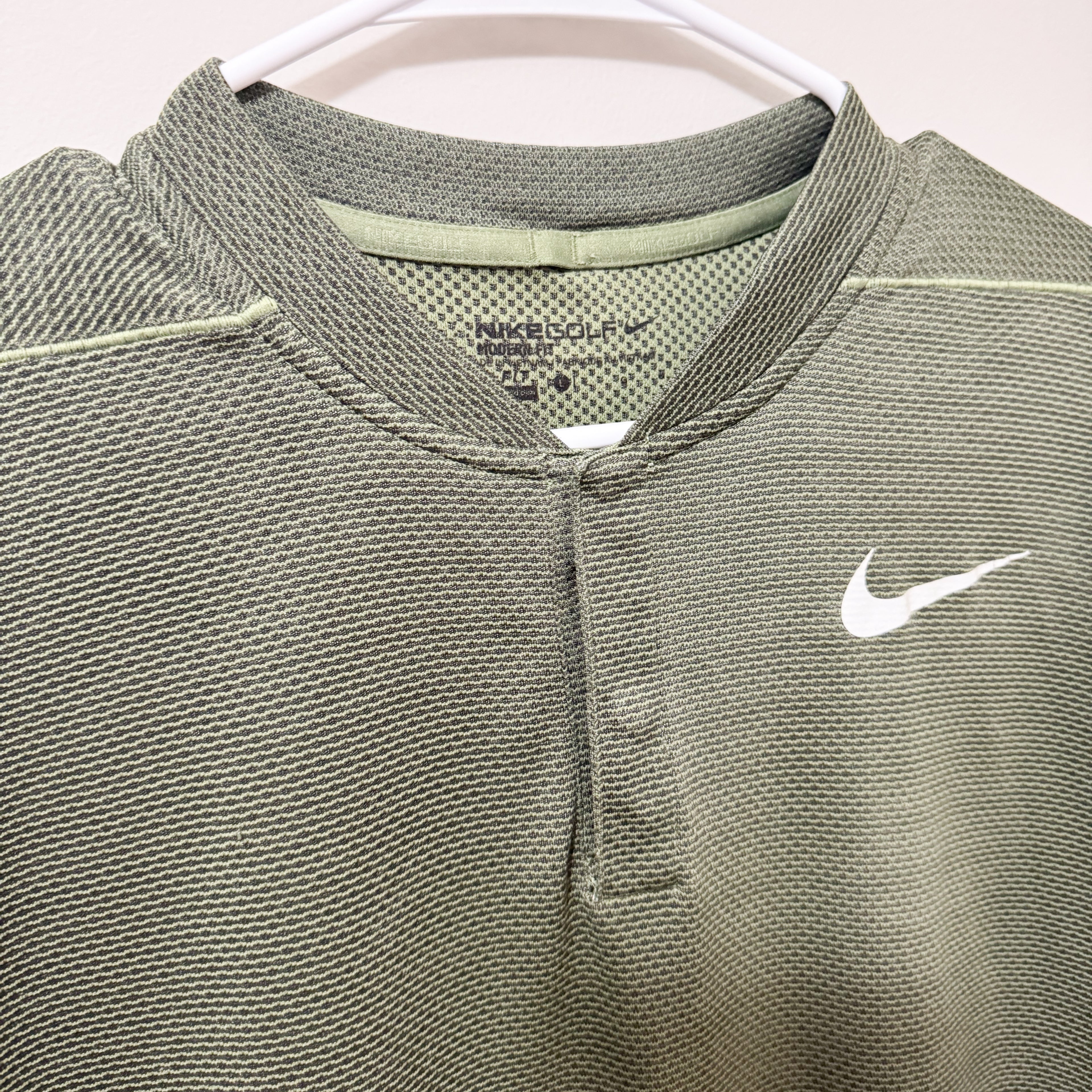 Men’s Nike Golf Green Tee Size Large