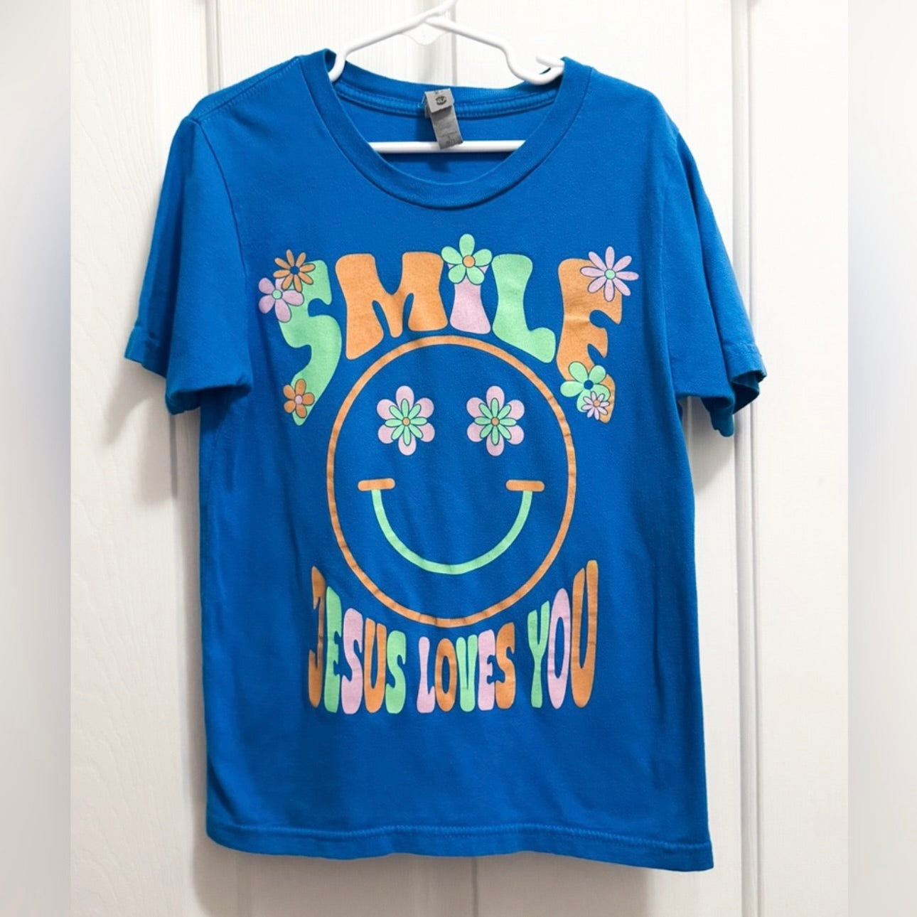 Kids Jesus Loves You Graphic Tee Size Small