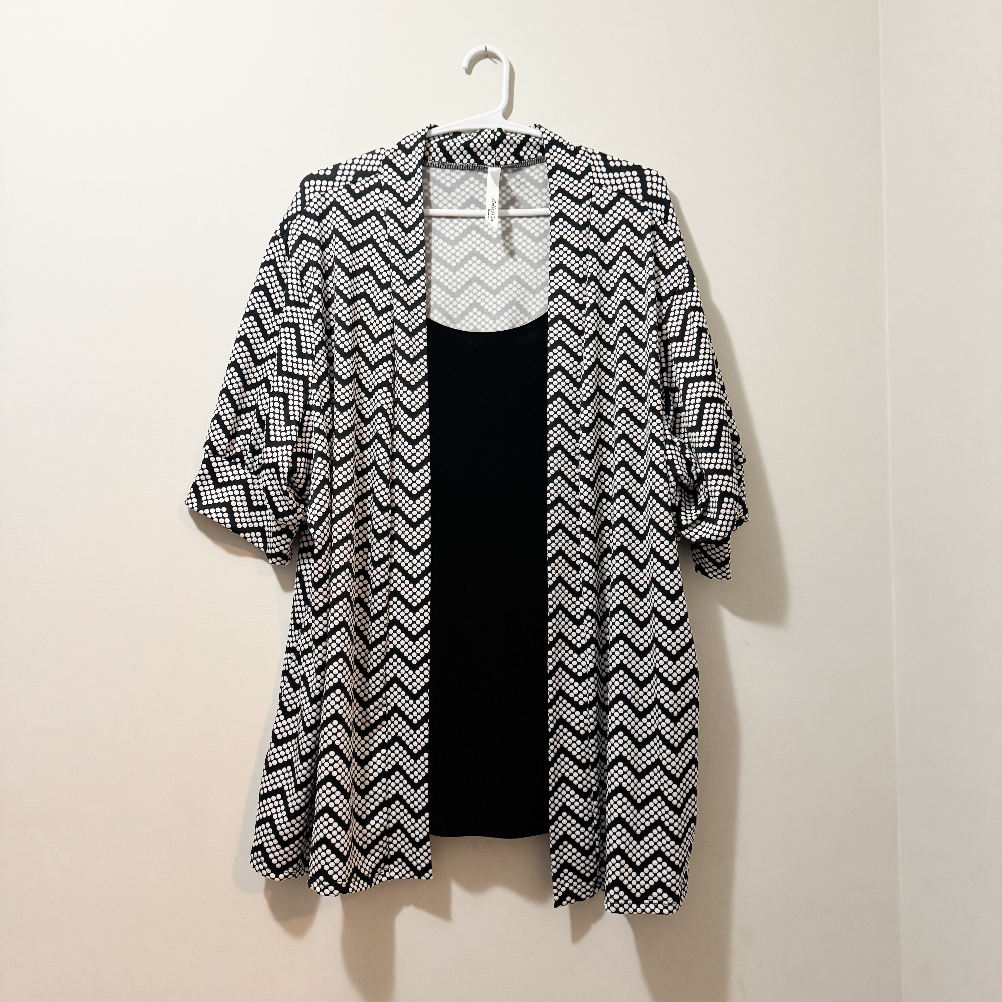 Women’s Black & White Patterned Blouse Size 2X