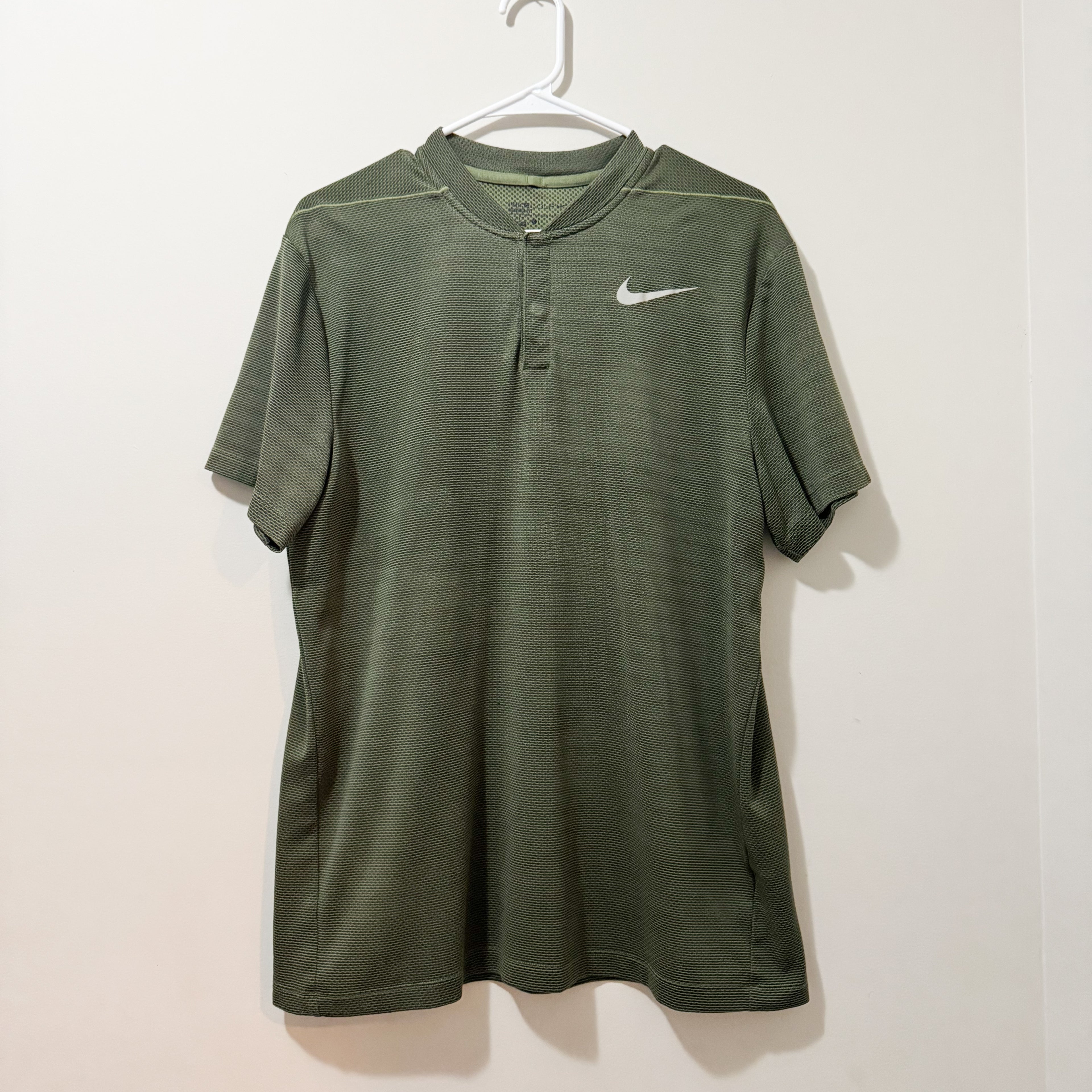 Men’s Nike Golf Green Tee Size Large