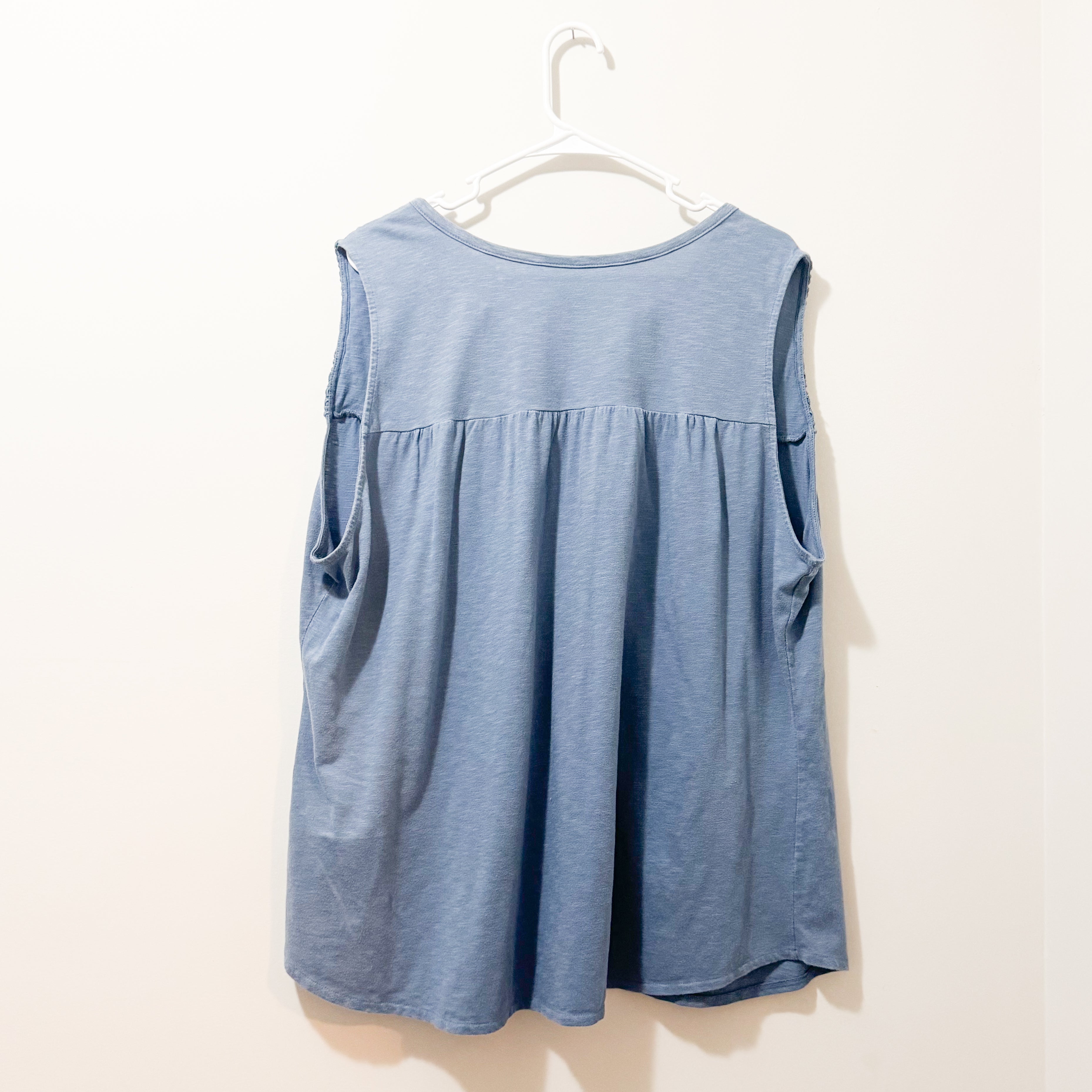 Women’s Light Blue Tank Size 2X