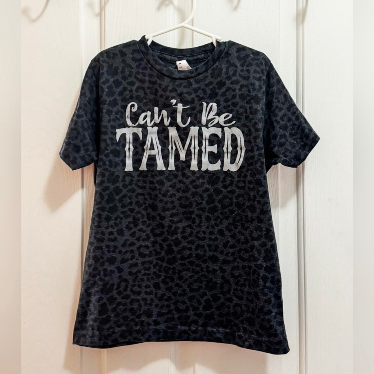 Kids Can’t Be Tamed Graphic Tee Size Small
