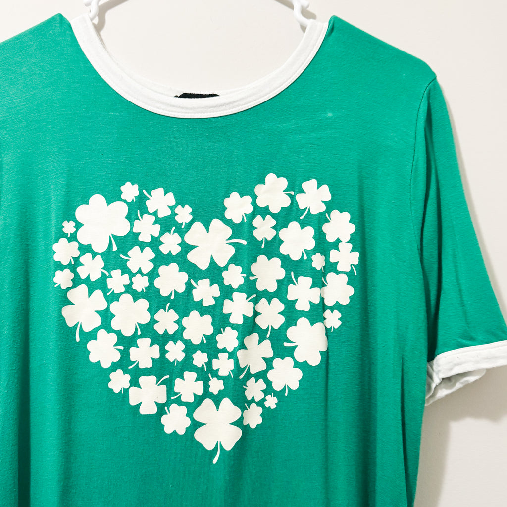 Women’s Green Heart Clover Hemish Tee Size Medium