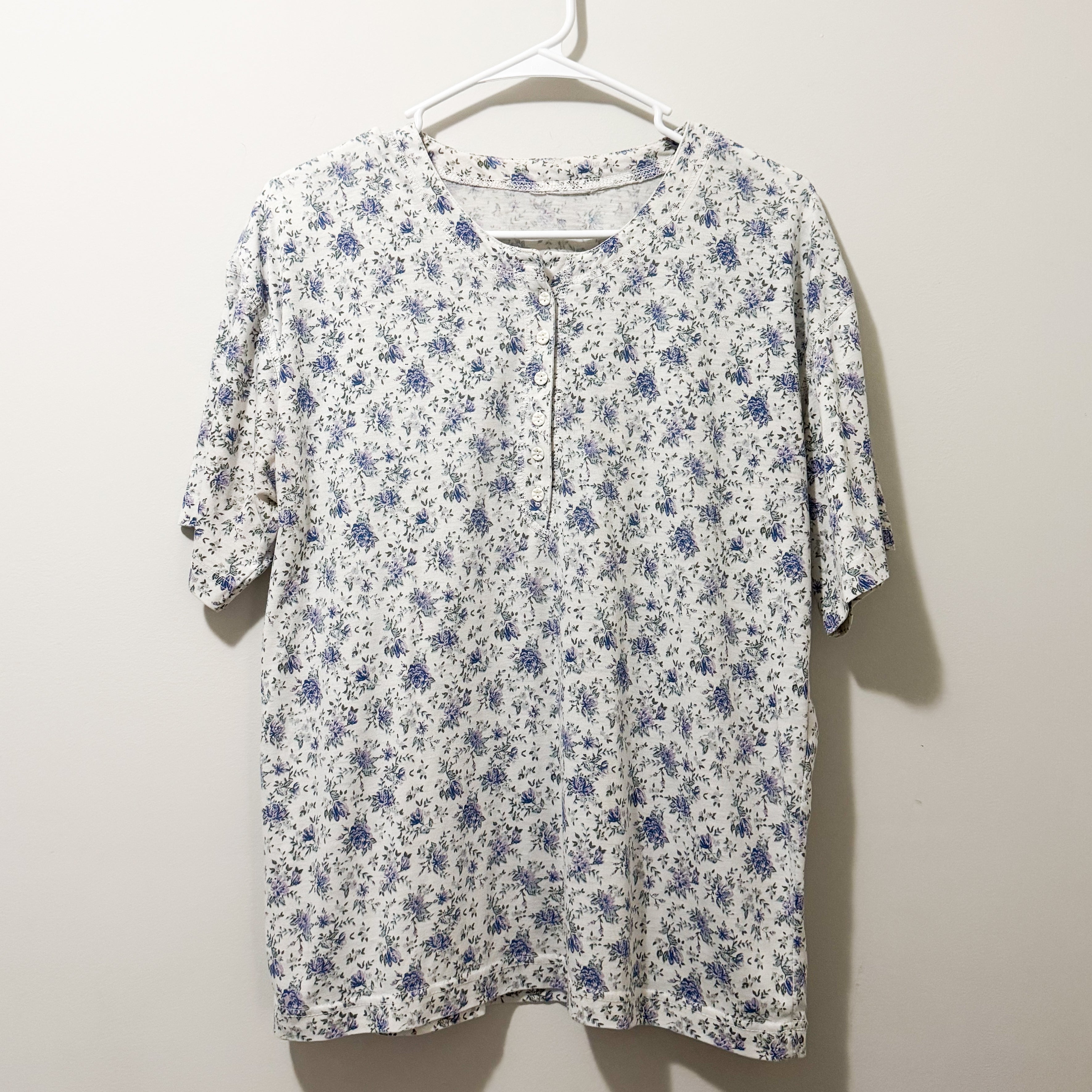 Women’s Blue Floral Button Tee Size Medium