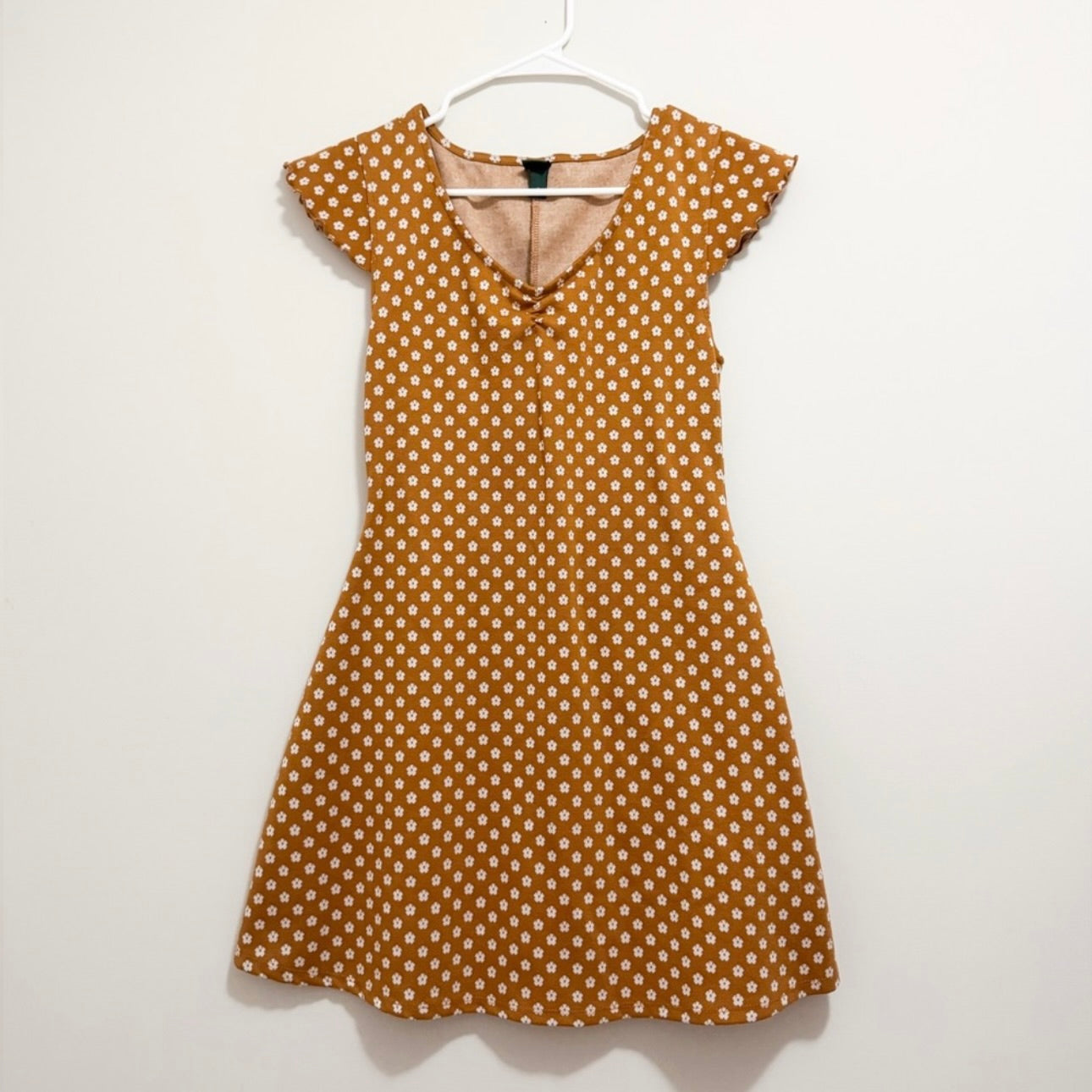 Women’s Tan & White Floral Dress Size Small